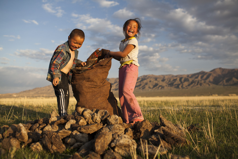 Nomads Nomadic Children Mongolia - copyright 2012 Sven Zellner/Agentur Focus